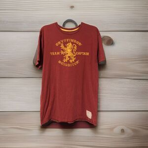 Harry Potter Gryffindor Quidditch Team Captain Large T-Shirt Men's Red Lion Logo